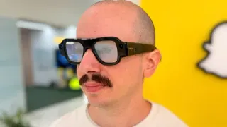 Snap’s AR Glasses Let You Take Snapchat Pics by Snapping Your Fingers