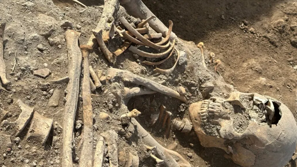 Archaeologists Unearth a Medieval Woman Buried With a Child in Her Arms