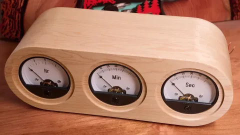 Voltmeter Clock Has The Time Dialled In