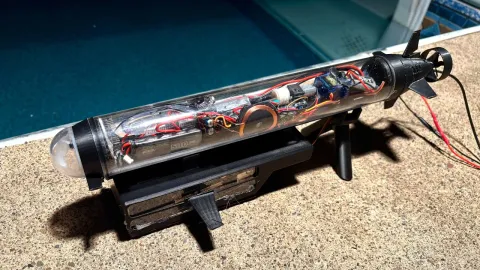 Autonomous Submarine Relies On Color Detection