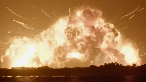 Watch Blue Origins New Glenn rocket explode in giant fireball