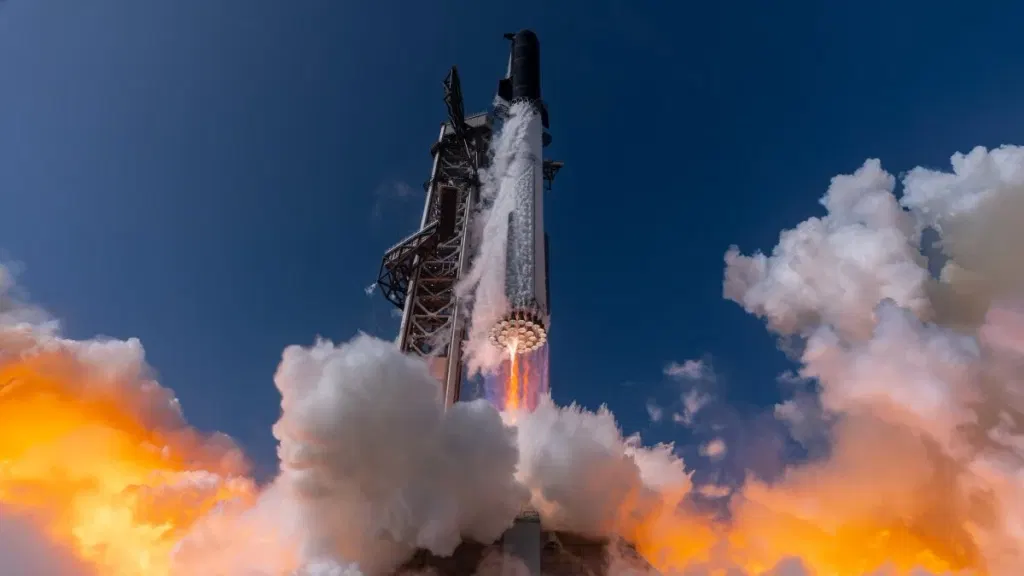 Can SpaceXs Starship actually loop Earth six times? Watch it live.
