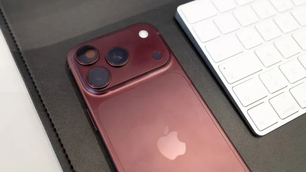 Some iPhone 18 Pro and Max users say the devices color is already fading
