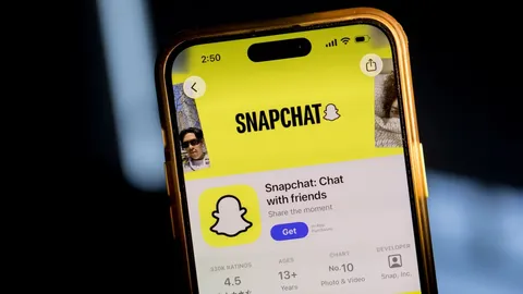 Survey: Teens regularly see harmful content, messages on Snapchat