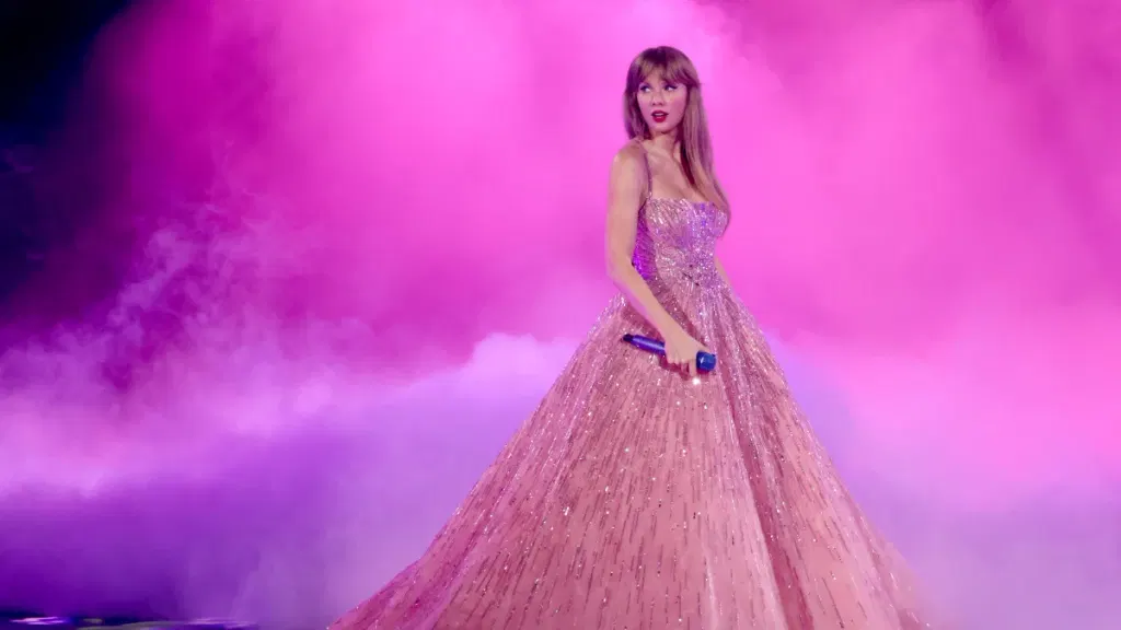 Who is Taylor Swifts Pink Clouding about? Swifties have theories.