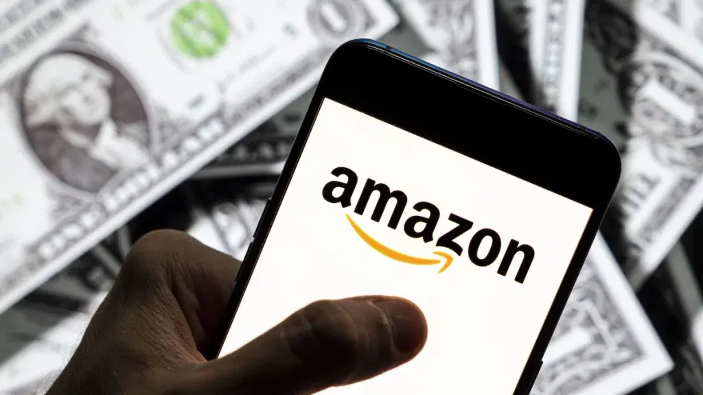 Amazon raises minimum wage by $1