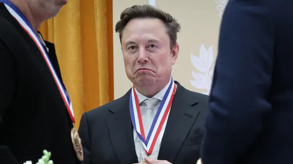 Elon Musk gives worst financial advice ever, and the replies are hilarious