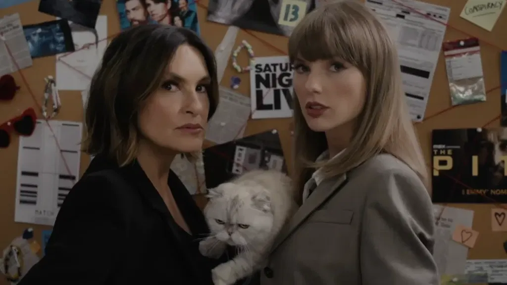 Taylor Swift crashes Mariska Hargitays Law & Order SVU sketch at the Emmys