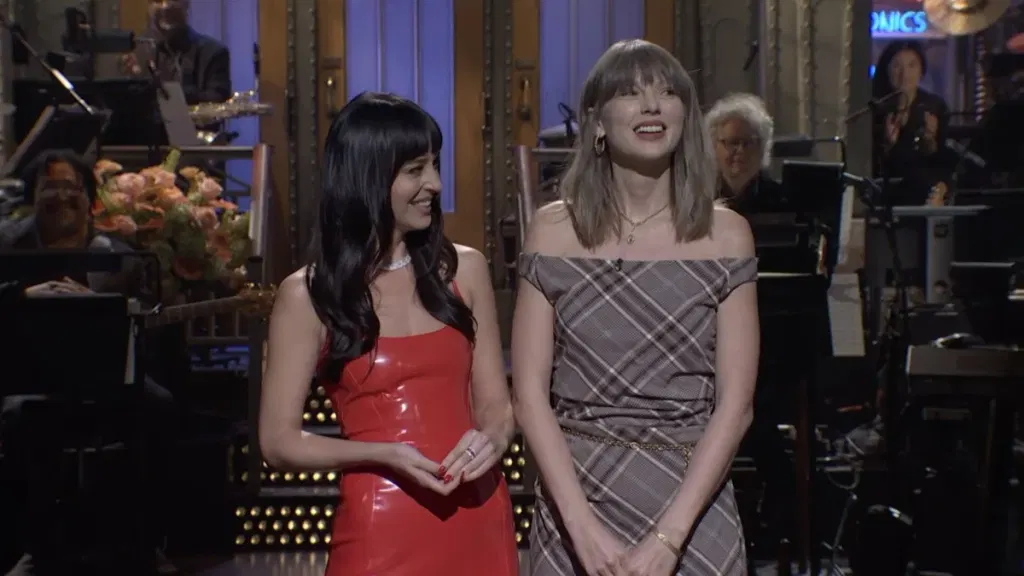 Watch Taylor Swift crash Dakota Johnsons SNL monologue