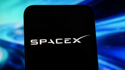 SpaceX Pushes FCC to Target Eutelsat OneWeb in Satellite Dispute With Europe