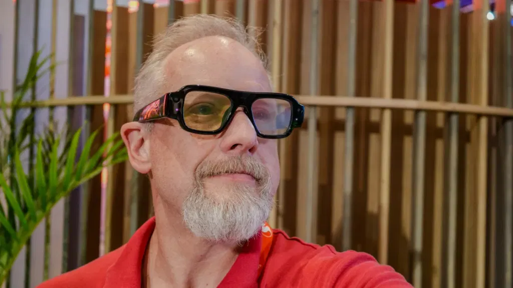I Tried Snap's New Specs and Wow Are They Huge