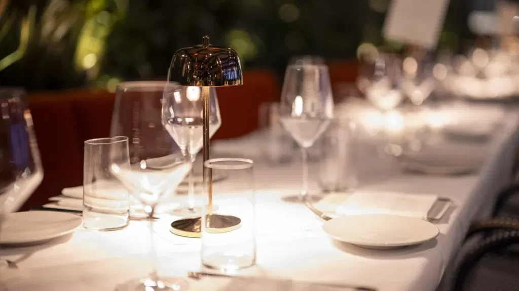 Did AI Take Your Table? You're Fighting Agents for Popular Restaurant Bookings