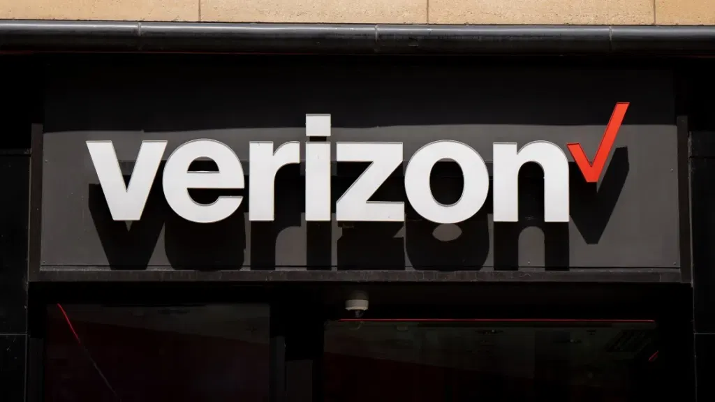 Verizon Moves To Retire Copper Landlines Across US, Sparking Concerns