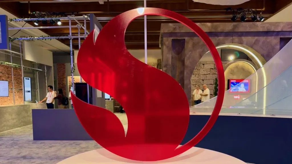 Snapdragon Demo: I Watched AI Create a Sound Bubble Around a Phone