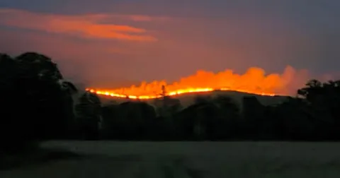 Wildfire rages on Slievenamon: People told to stay away from 'quite a spectacle' as warnings issued