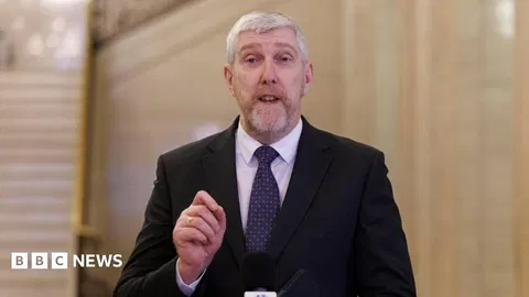 Sinn Féin has 'no intention' of collapsing Stormont, says O'Dowd