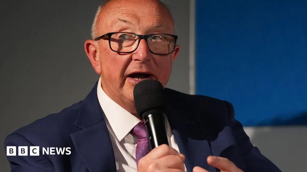 Police boss cancels 'ridiculous' theatre tour