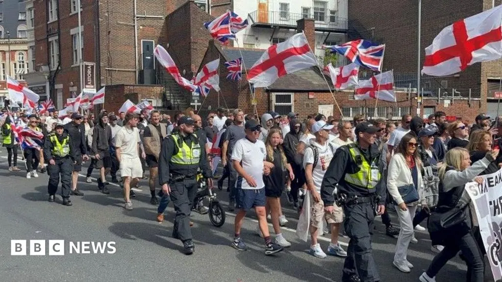 Rival protests in Portsmouth as face masks banned