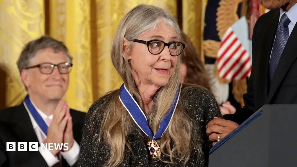 Moment Nasa scientist Margaret Hamilton receives presidential medal of honour