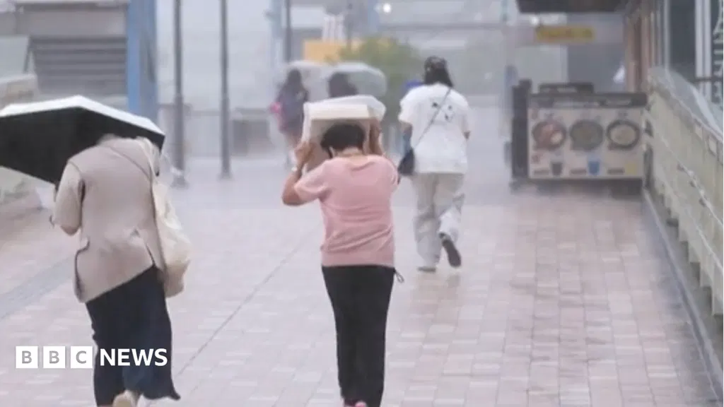 Typhoon Dujuan tracking close to Tokyo triggers rare evacuation alert