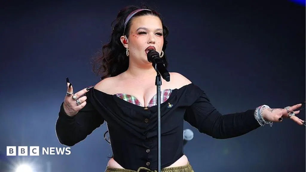 Singer Lola Young says vaping has made breathing feel like a 'chore'