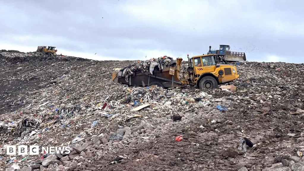 'Perfect storm' could lead to rubbish piling up on Scotland's streets, experts warn