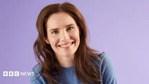 Amanda Knox comedy show 'sincere' but not 'stand-up'