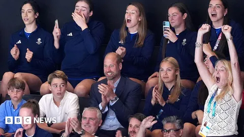 William and Kate bring children to Commonwealth Games netball semi-finals