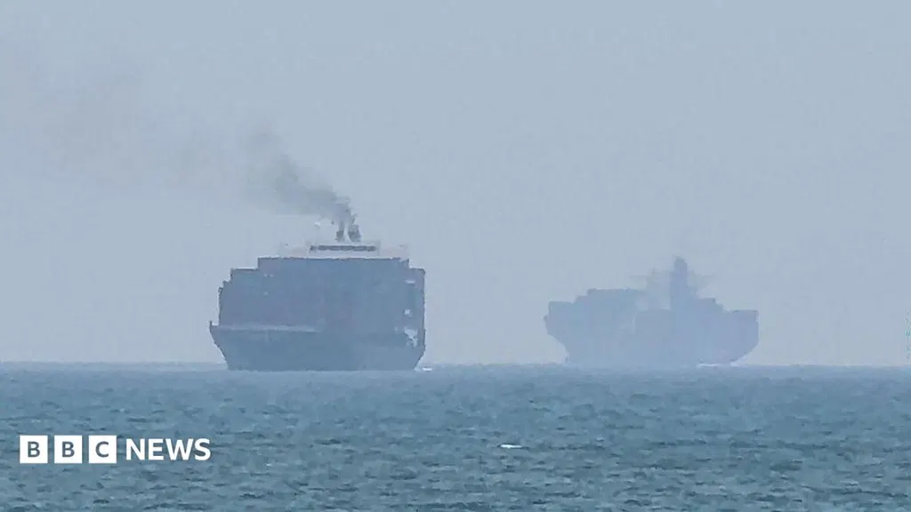 Hormuz talks positive, Oman says, as Iran warns deal would not open strait