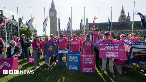 Care system needs fixing before assisted dying debate, says PM