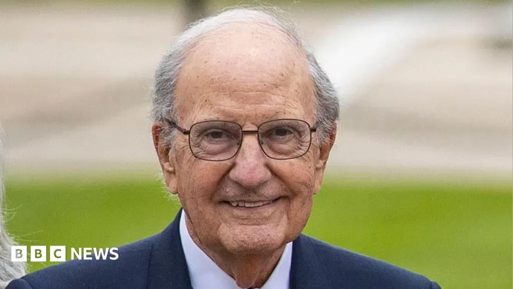 Portrait of George Mitchell will not be removed from Hillsborough Castle