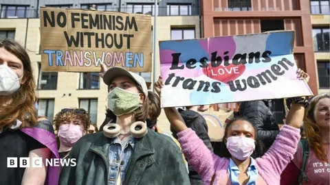 Unions to boycott Labour women's conference over trans ban