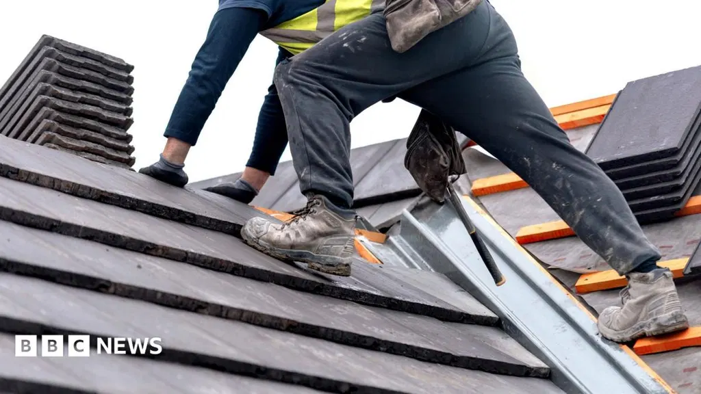 Roofing scammers con homeowners out of thousands of pounds