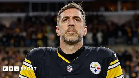 Rodgers, 42, agrees new Steelers contract