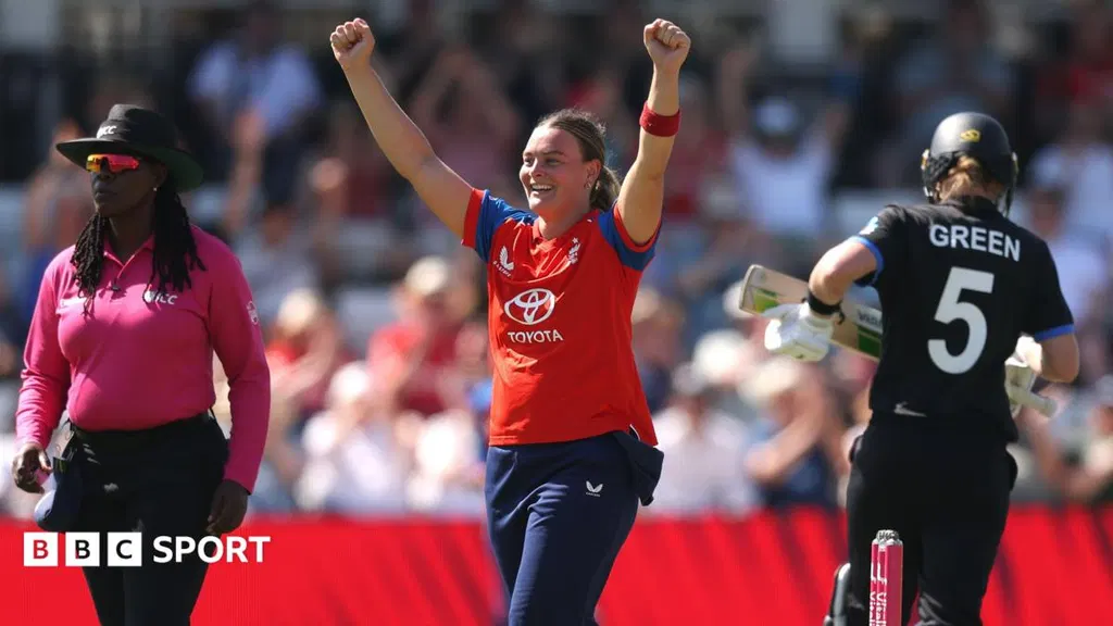 Gibson helps England beat NZ to clinch T20 series
