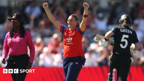 Gibson helps England beat NZ to clinch T20 series