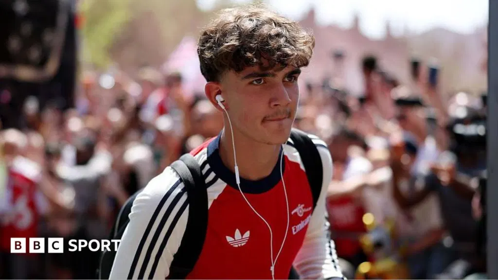 Dowman becomes youngest Premier League starter