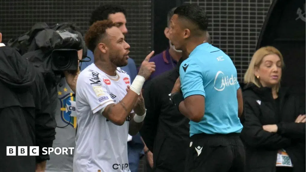 Neymar furious as he is wrongly substituted