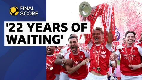 Watch: Arsenal lift Premier League trophy