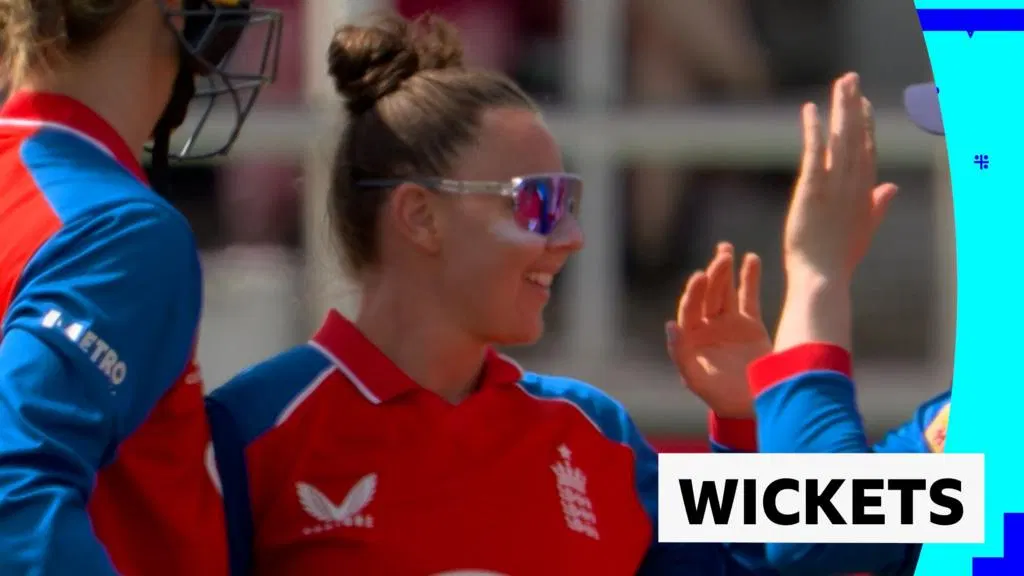 England take three wickets in four balls as NZ's top order crumbles
