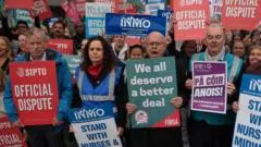 Hundreds of thousands of workers on strike across Republic of Ireland