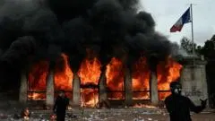 French weekend protests to be limited to union demos only, says Macron
