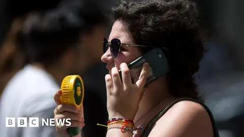 What does hot weather do to the body?