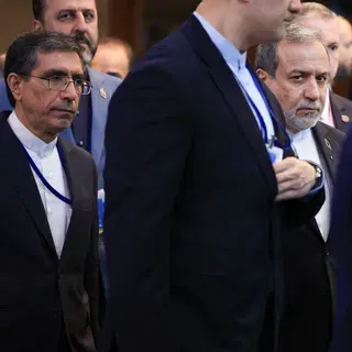 U.S. and Iran officials meet in New York to discuss ending the war