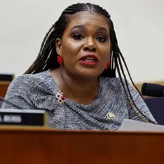 Scoop: Cori Bush won't commit to voting for Jeffries in 2027 if she wins her seat back