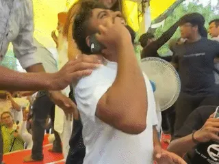  दीपके ने कहा- झुकती है दुनिया, झुकाने वाला चाहिए:नीट सुसाइड छात्रों के पोस्टर दिखाकर श्रद्धांजलि दी; मंच पर प्रदर्शनकारियों ने जश्न मनाया 