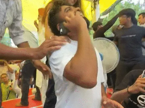  दीपके ने कहा- झुकती है दुनिया, झुकाने वाला चाहिए:नीट सुसाइड छात्रों के पोस्टर दिखाकर श्रद्धांजलि दी; मंच पर प्रदर्शनकारियों ने जश्न मनाया 
