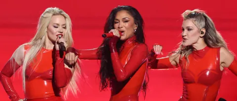 Best Music From ’90s And 2000s Dominate The American Music Awards