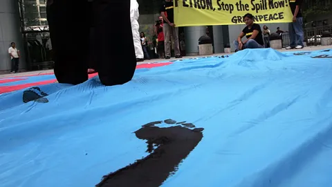 Greenpeace stages beach protest against fossil fuels during Colombia conference