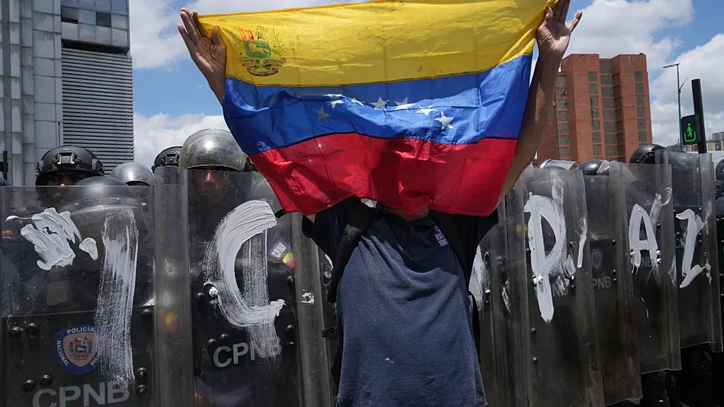 Protest erupts at Venezuela’s Central University after prisoner deaths
